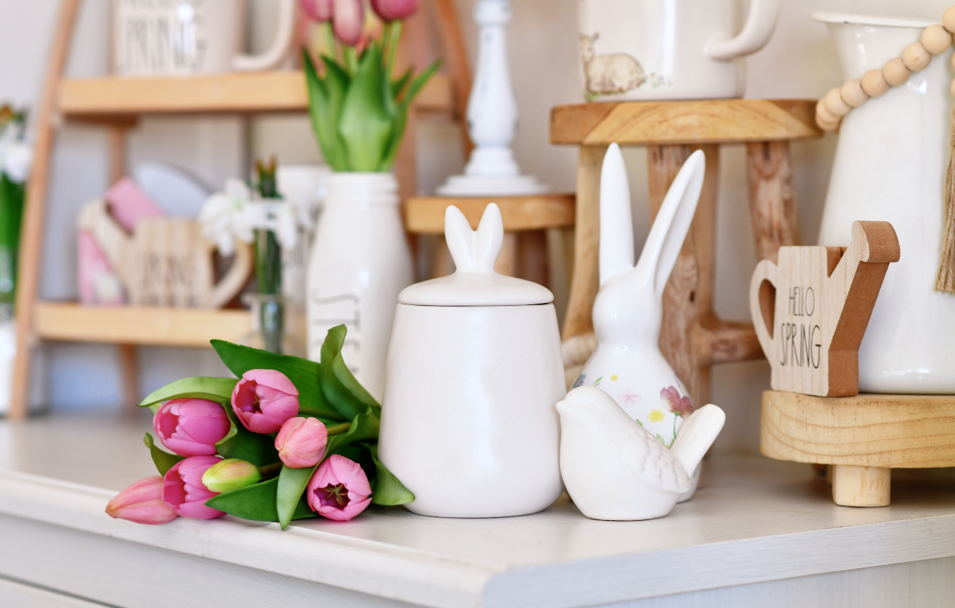 Ανοιξιάτικα λουλούδια στο σπίτι: Πώς να τα εντάξετε στη διακόσμησή σας και να τα κρατήσετε φρέσκα