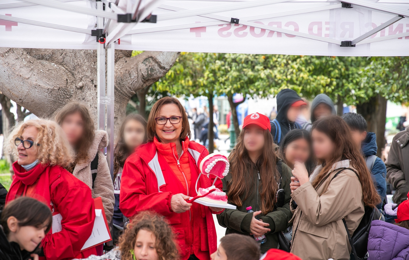 Ο Ελληνικός Ερυθρός Σταυρός ενημέρωσε 150 μαθητές για τη Στοματική Υγιεινή στην Πλατεία Συντάγματος