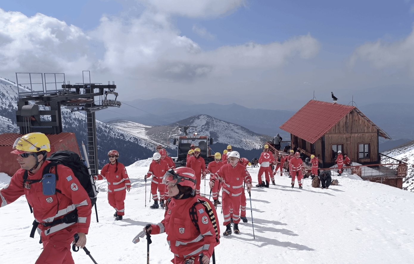 Ο Ελληνικός Ερυθρός Σταυρός διοργάνωσε εντυπωσιακή διασωστική εκπαίδευση επιβίωσης και διάσωσης στον Όλυμπο