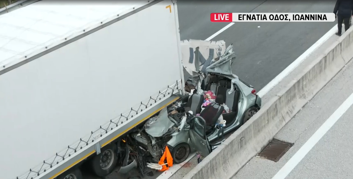 Τραγικό δυστύχημα στην Εγνατία: Νεκρή μια γυναίκα και ένας υπάλληλος που έσπευσε να βοηθήσει αλλά παρασύρθηκε &#8211; Δείτε βίντεο