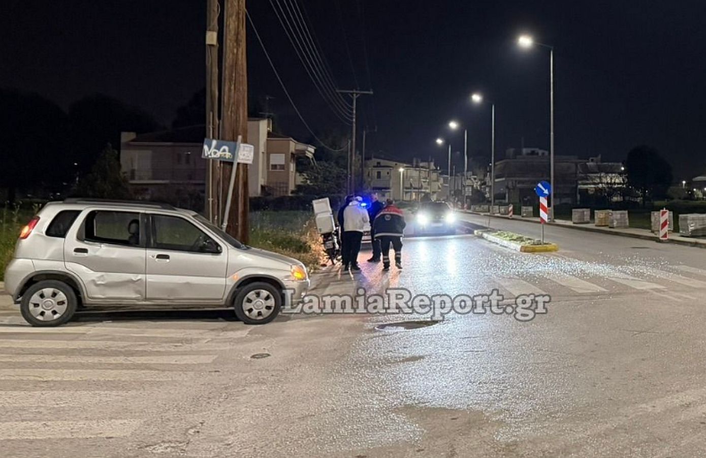 Αυτοκίνητο συγκρούστηκε με μηχανάκι σε διασταύρωση στη Λαμία &#8211; Τραυματίστηκε ο δικυκλιστής