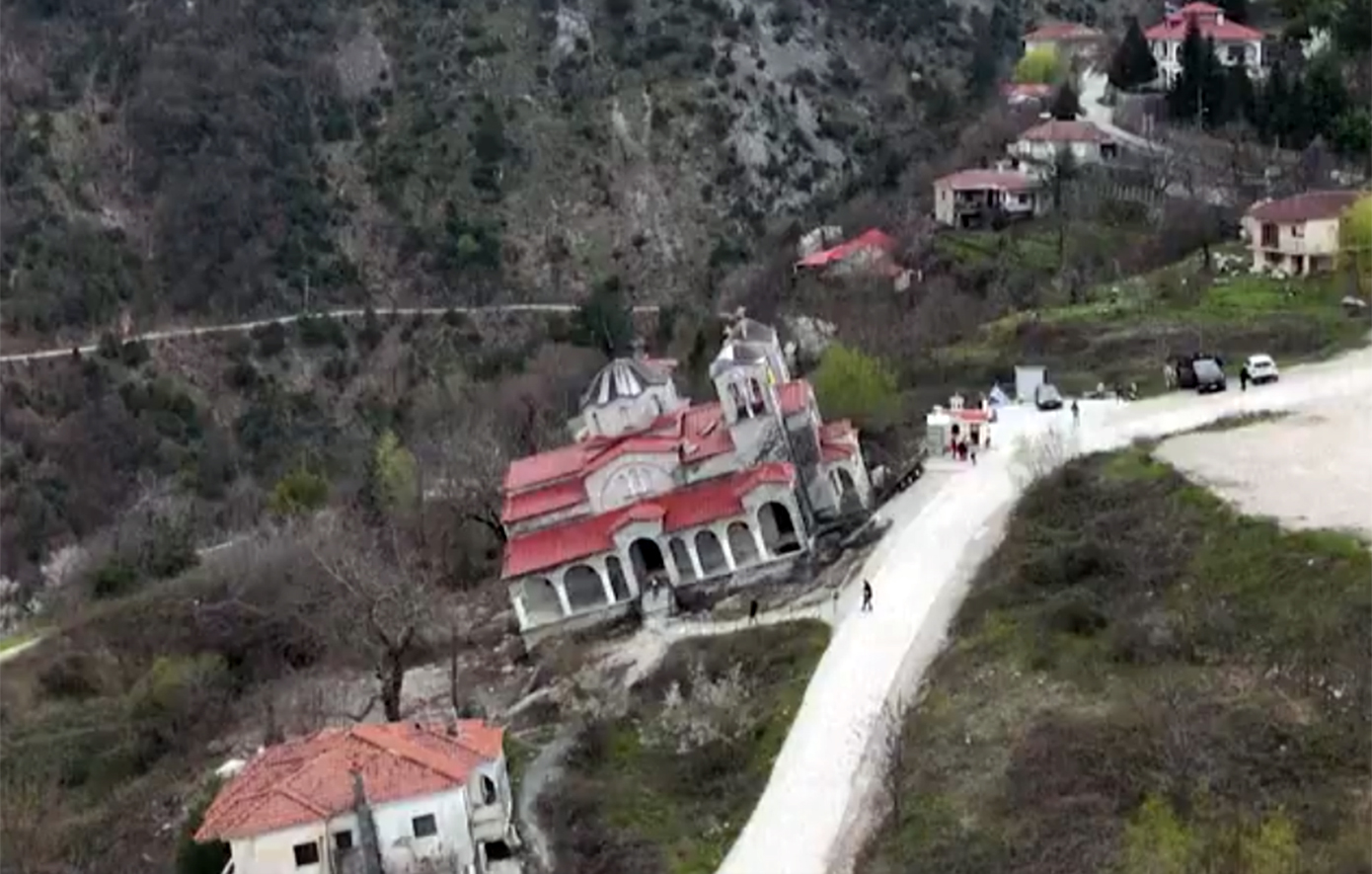 Ο ναός στα Τρίκαλα με κλίση 17 μοιρών που έγινε παγκόσμιο αξιοθέατο &#8211; Αποπροσανατολίζει και αφήνει άφωνους τους επισκέπτες
