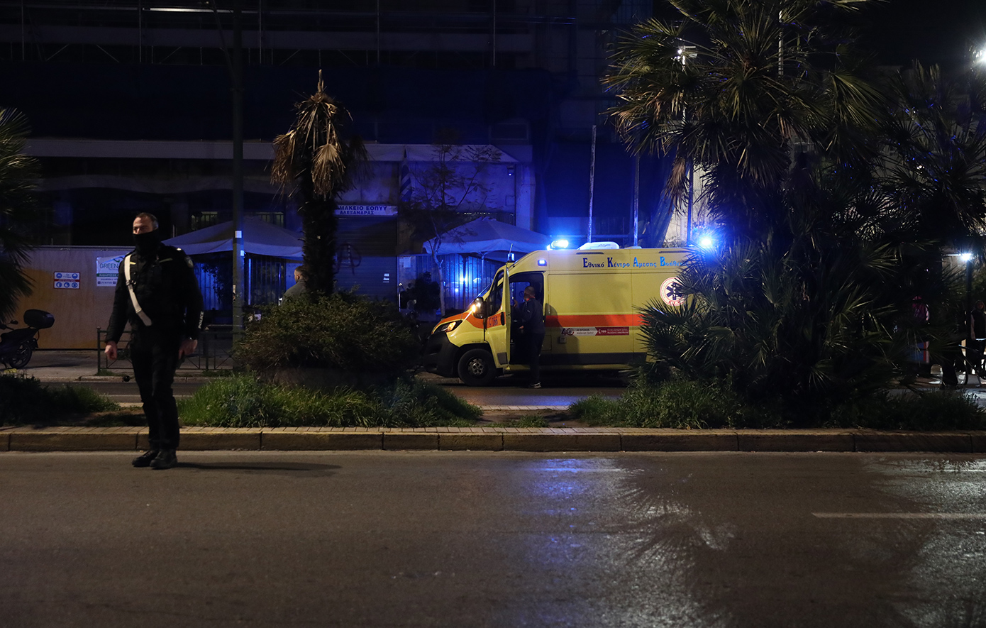 Στην σύλληψη ενός άνδρα προχώρησε η ΕΛ.ΑΣ μετά από επιχείρηση της Αστυνομίας έξω από την ΓΑΔΑ στην Λ. Αλεξάνδρας στην Αθήνα, που έχει εμφανιστεί μπροστά στην σκοπιά, και απειλούσε να ανατιναχθεί ισχυριζόμενος πως έχει εκρηκτικά.