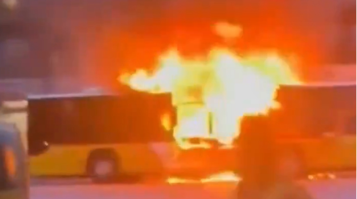 Τραγωδία στην Ελβετία: Άνδρας αυτοπυρπολήθηκε σε λεωφορείο – Έξι νεκροί και αρκετοί τραυματίες