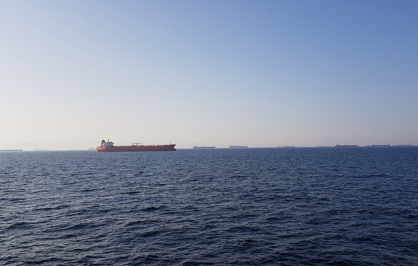 Στις φλόγες τάνκερ ελληνικών συμφερόντων μετά από χτύπημα του Ιράν