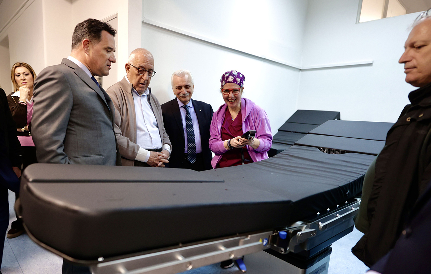 Τελετή εγκαινίων τεσσάρων υπερσύγχρονων χειρουργικών τραπεζών στο Γ.Ν.Α. «Κοργιαλένειο – Μπενάκειο»