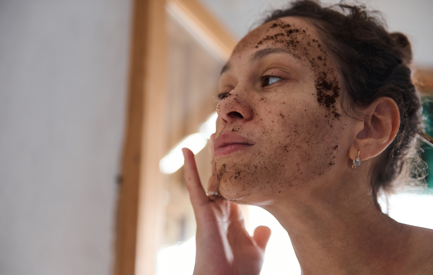 Οι πιο εύκολες DIY μάσκες προσώπου για λαμπερό, απαλό δέρμα