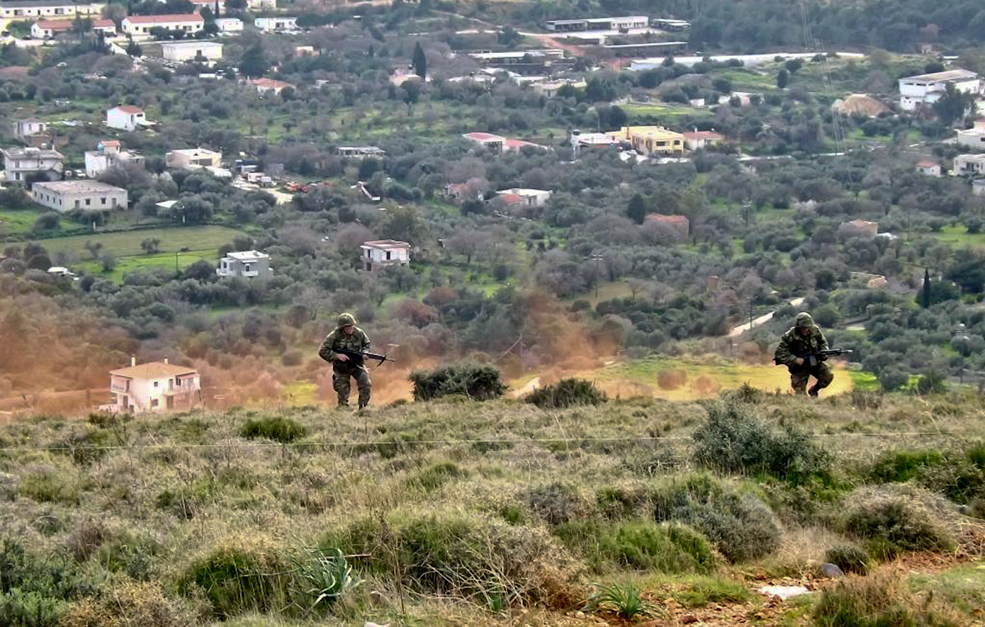 Έλληνες απαντούν για την επιστράτευση: «Το καθήκον μας καλεί» &#8211; «Δεν έχω κανένα λόγο να πολεμήσω»