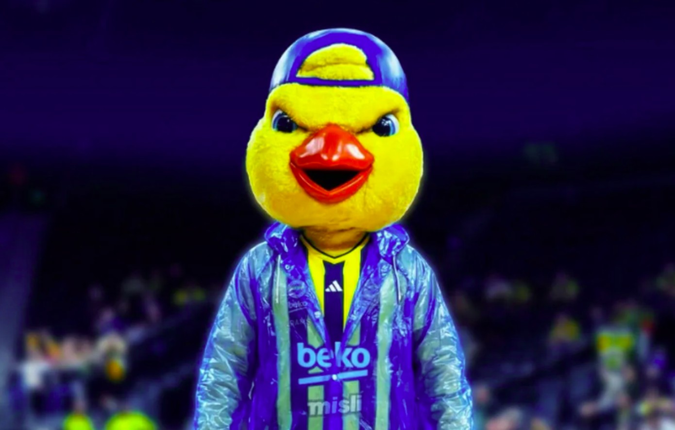 Ολυμπιακός &#8211; Φενέρμπαχτσε: Φόρεσε… αδιάβροχο η μασκότ των Τούρκων