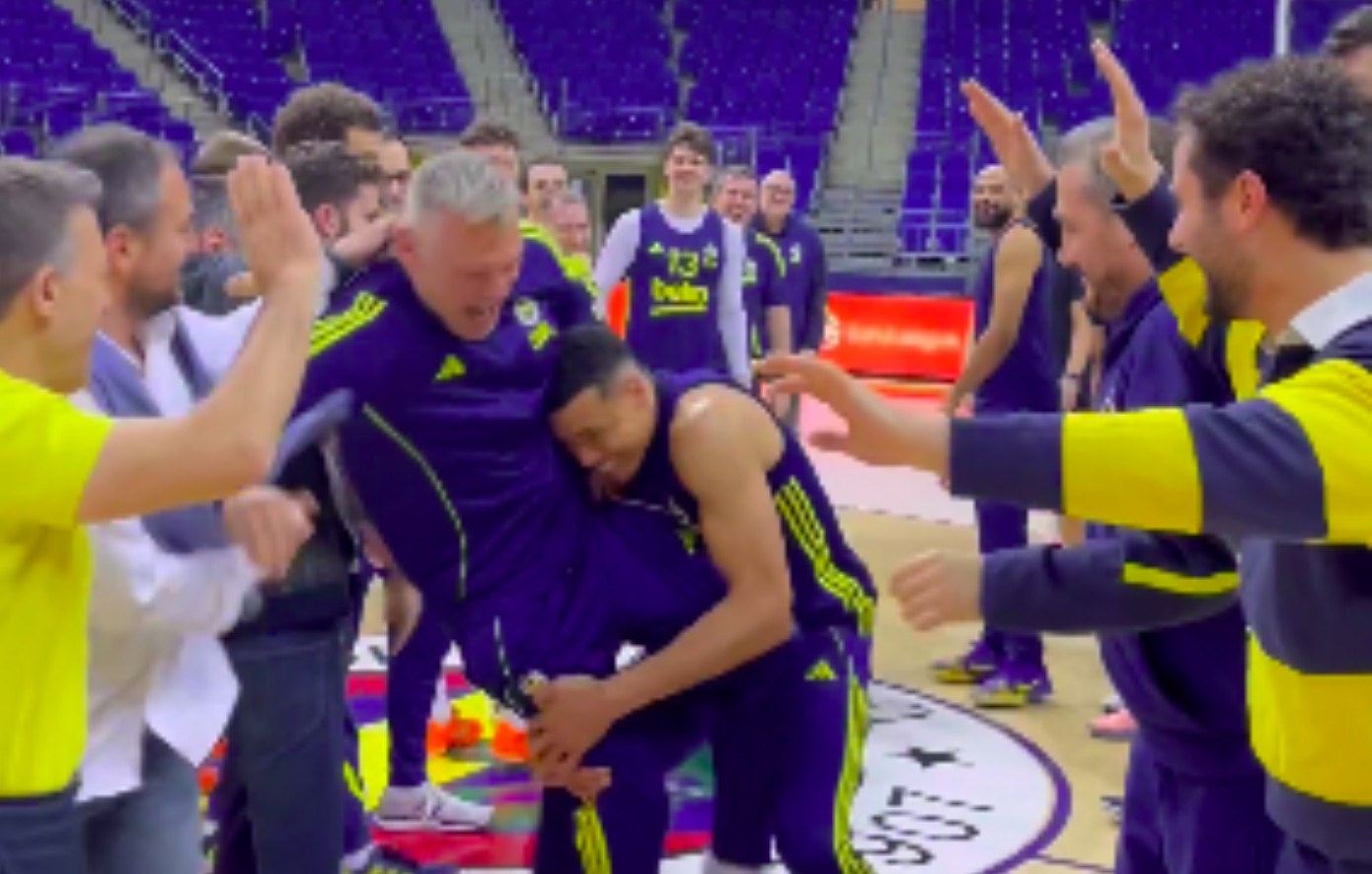 Φενέρμπαχτσε: Φατούρο των παικτών στον Γιασικεβίτσιους για τα 50α γενέθλια