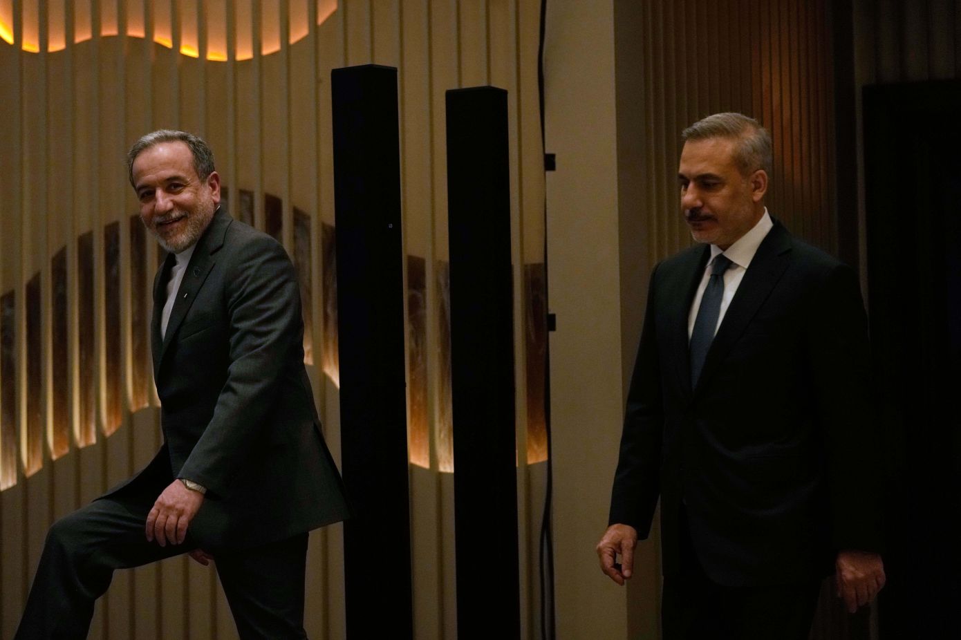 Τηλεφώνημα Φιντάν-Αραγτσί για τον ιρανικό πύραυλο στον τουρκικό εναέριο χώρο – Αρνείται οποιαδήποτε εμπλοκή η Τεχεράνη