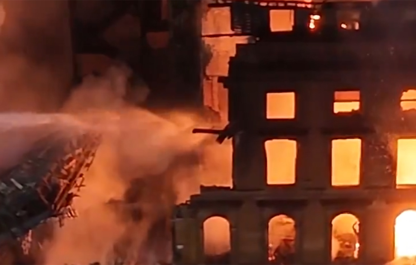 Μεγάλη πυρκαγιά στη Γλασκώβη: Διακόπηκαν τα δρομολόγια στον μεγαλύτερο σιδηροδρομικό σταθμό της Σκωτίας