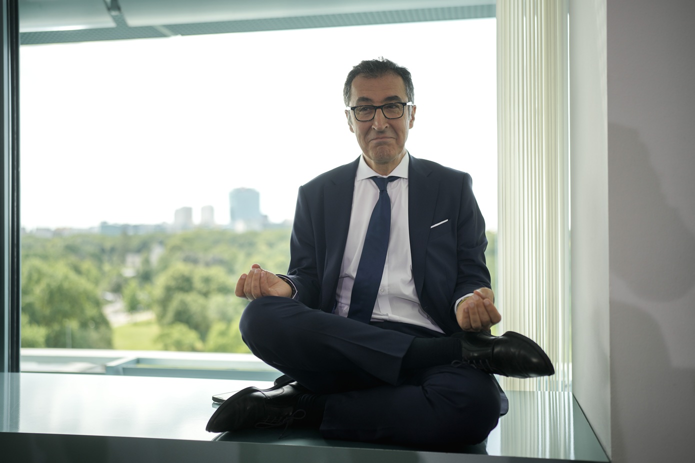 Νίκη Πρασίνων στη Βάδη-Βυρτεμβέργη δίνει exit poll – Ο τουρκικής καταγωγής Τζεμ Οζντεμίρo, οδεύει στην πρωθυπουργία