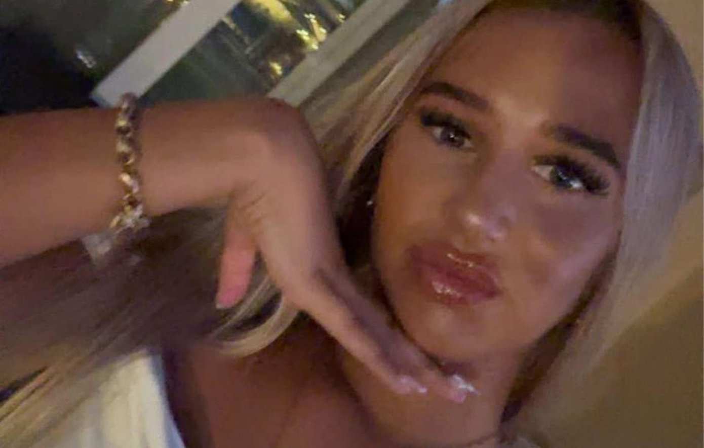 Νεκρή 16χρονη που βρέθηκε αναίσθητη στο δρόμο &#8211; Είχε μαχαιρωθεί στην πλάτη «μετά από διαμάχη για ένα αγόρι»