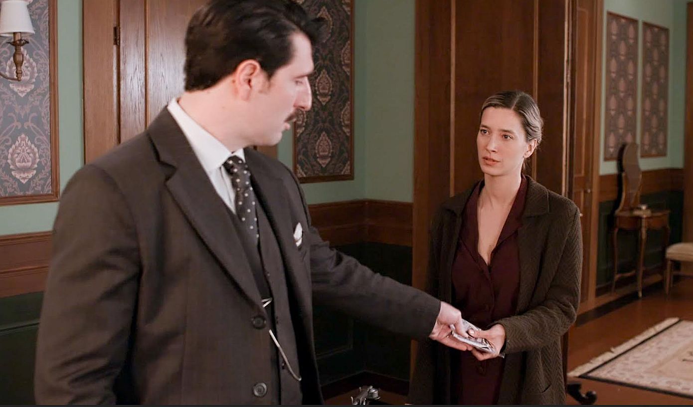 Grand Hotel: Η Αλίκη είναι σοκαρισμένη με την σχέση της μητέρας της με τον Ρήγα και η σύγκρουσή τους είναι καταστροφική