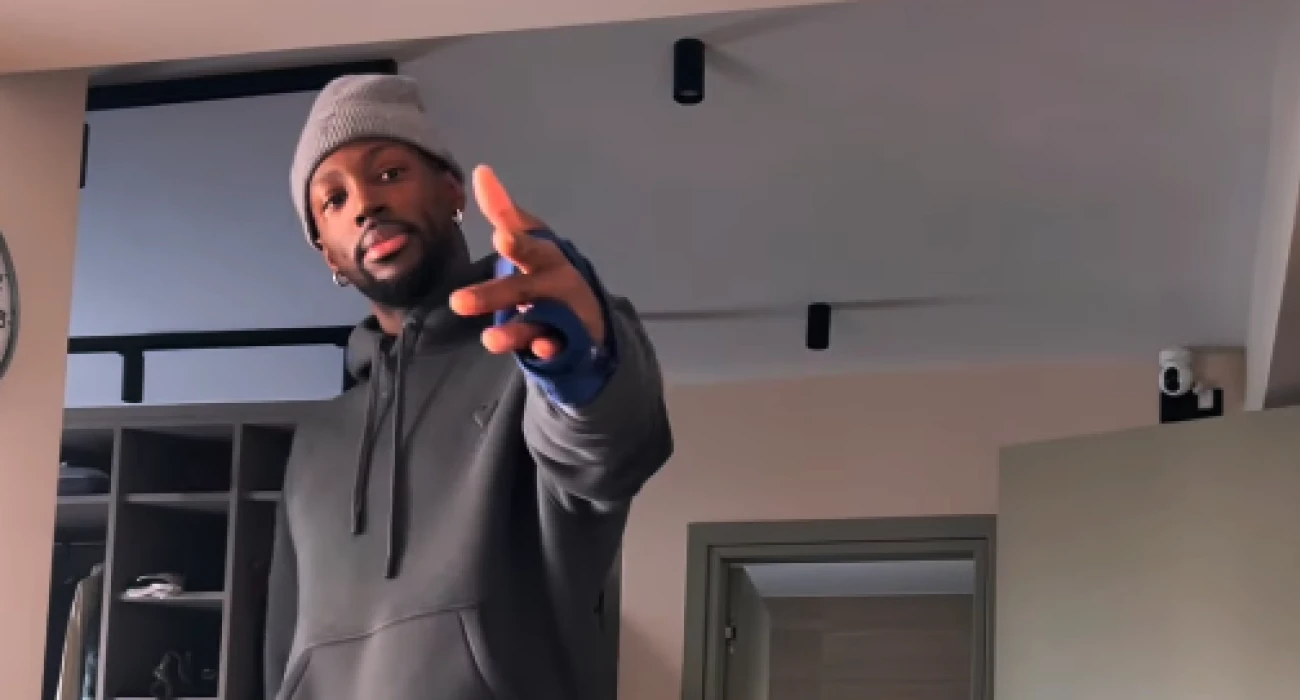 O Γκραντ δείχνει το τραυματισμένο του δάχτυλο: &#8211; «Θα μείνει για λίγο εκτός»