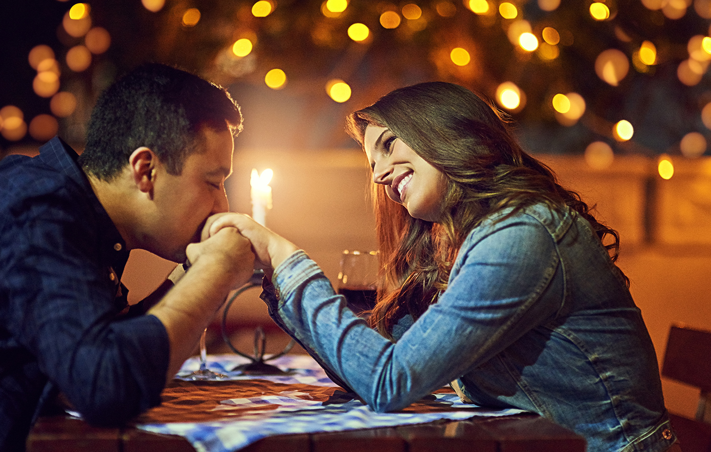 Το τέλος του «ιπποτισμού» με το ζόρι: Το χειροφίλημα στέλνει τους Ισπανούς στο εδώλιο για σεξουαλική επίθεση