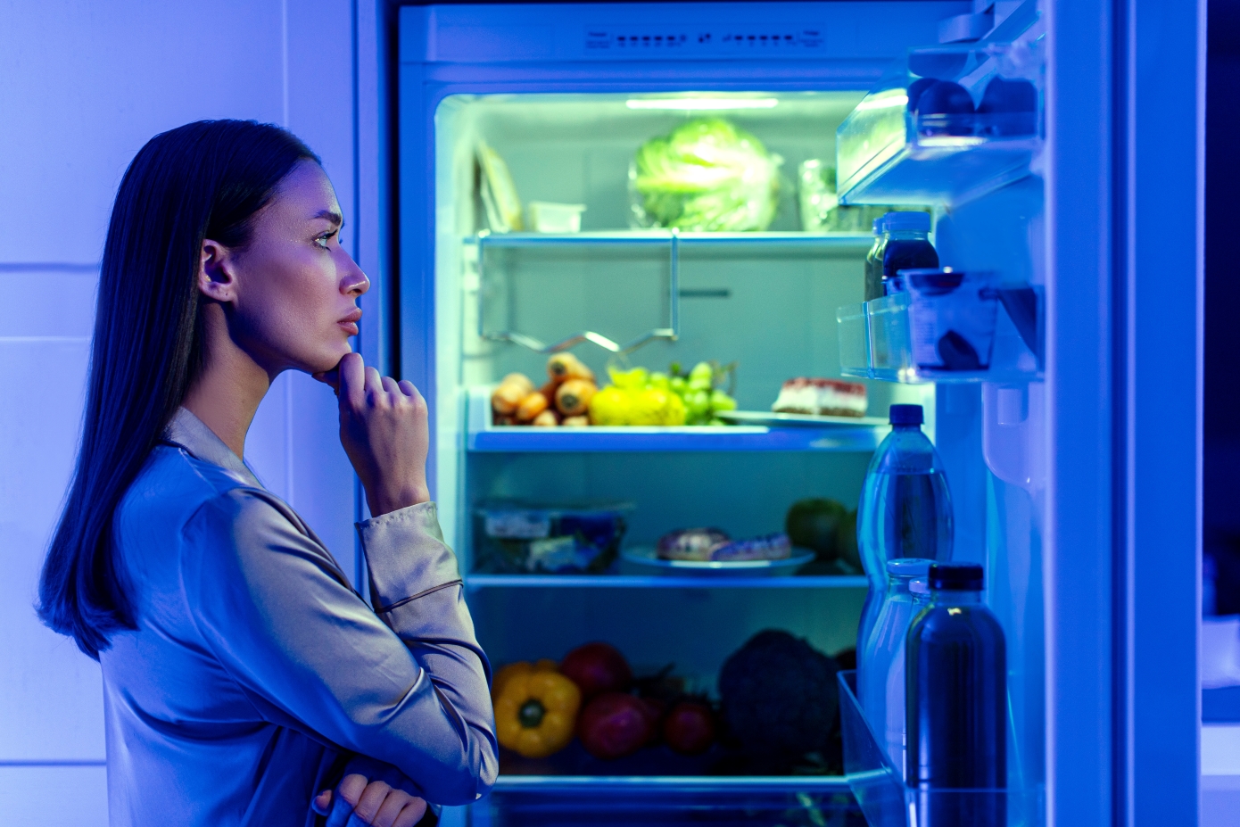 Υψηλή χοληστερίνη: Γιατί δεν πρέπει να τρώτε αργά το βράδυ και 5 ιδέες για σνακ αν δεν μπορείτε να αντισταθείτε