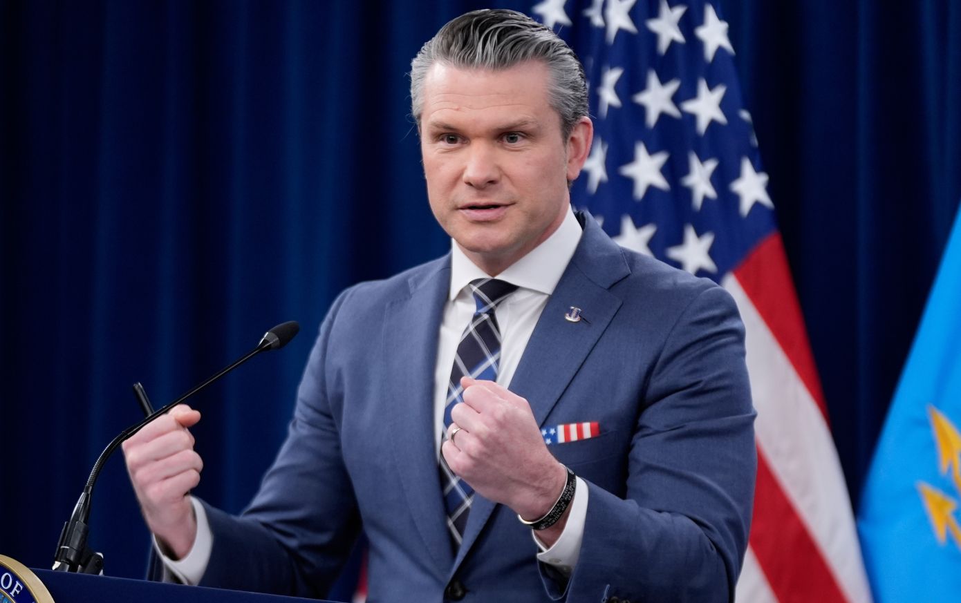 Χέγκσεθ για Ιράν: «Ο κόσμος και οι αχάριστοι Ευρωπαίοι πρέπει να ευχαριστούν τον Τραμπ» &#8211; Οι στόχοι των ΗΠΑ στον πόλεμο