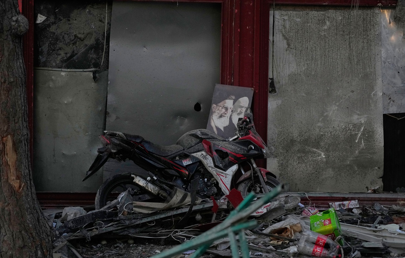 Τι κερδίζουν οι ΗΠΑ από τη στρατηγική «αλλαγής καθεστώτος» στο Ιράν και τι μπορεί να πάει στραβά