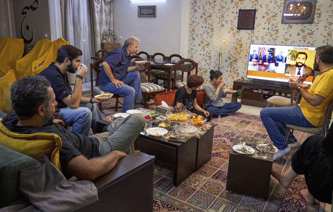 Τα ρεπορτάζ της ιρανικής τηλεόρασης για τον πόλεμο και το μπλόκο στο ίντερνετ: «Η επιχείρησή μας άφησε όλους τους ειδικούς άφωνους»