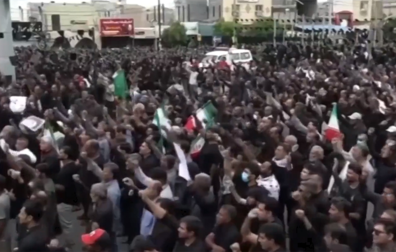 Βαθιά οδύνη στις κηδείες των μαθητριών που σκοτώθηκαν σε βομβαρδισμό σχολείου στο Ιράν