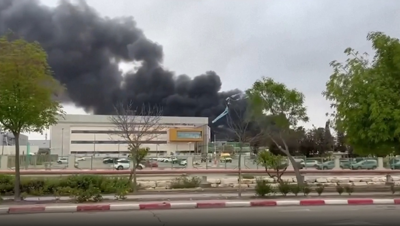 Το Ιράν χτύπησε με πύραυλο εργοστάσιο χημικών στο Ισραήλ – Φόβοι για επικίνδυνη διαρροή τοξικών ουσιών