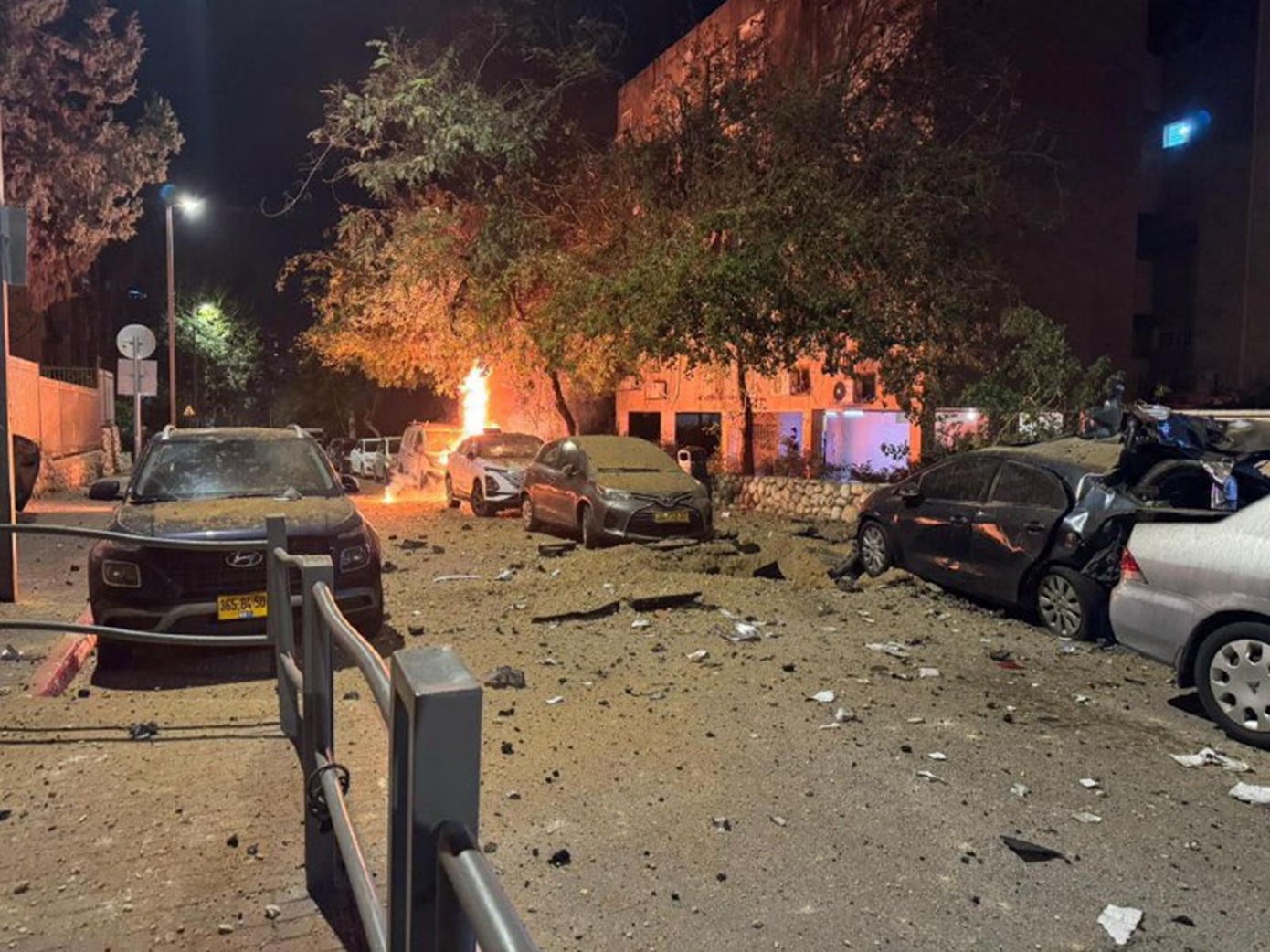 Νέα βαλλιστική επίθεση από το Ιράν προκάλεσε ζημιές στο κεντρικό Ισραήλ