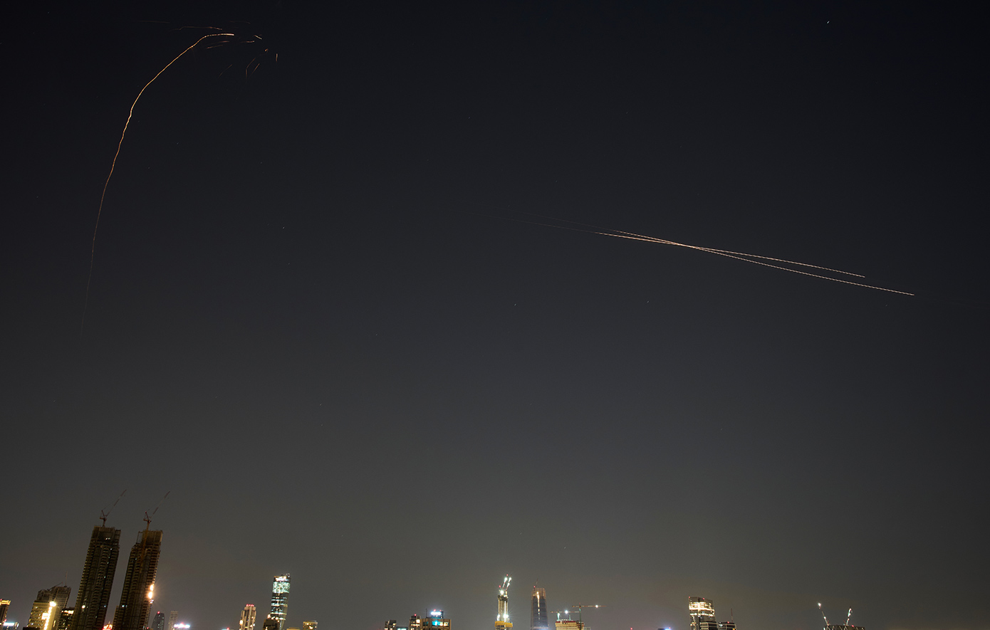 Ιρανικοί πύραυλοι προκάλεσαν εκρήξεις στο Τελ Αβίβ &#8211; Υλικές ζημιές μόνο, λένε οι ισραηλινές αρχές