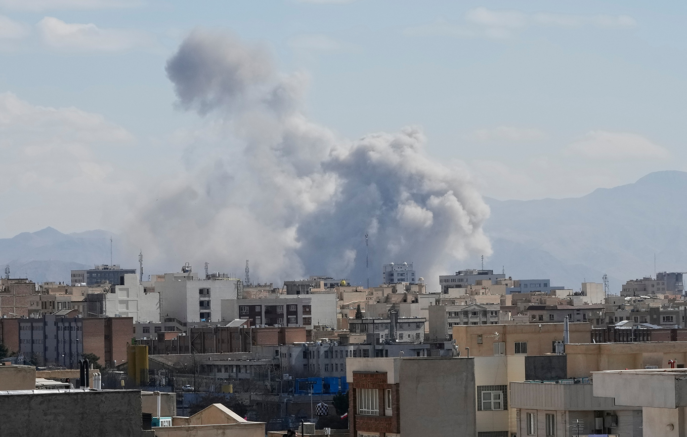 Εκατοντάδες ισραηλινά αεροσκάφη βομβαρδίζουν Λίβανο και Ιράν &#8211; Στοχοθετήθηκε διοικητής της Χεζμπολάχ στη Βηρυτό