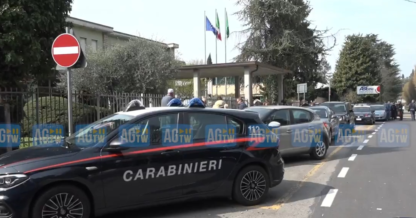 Σοκ στην Ιταλία: 13χρονος μαχαίρωσε καθηγήτρια στην είσοδο σχολείου και βιντεοσκόπησε την επίθεση με το κινητό του