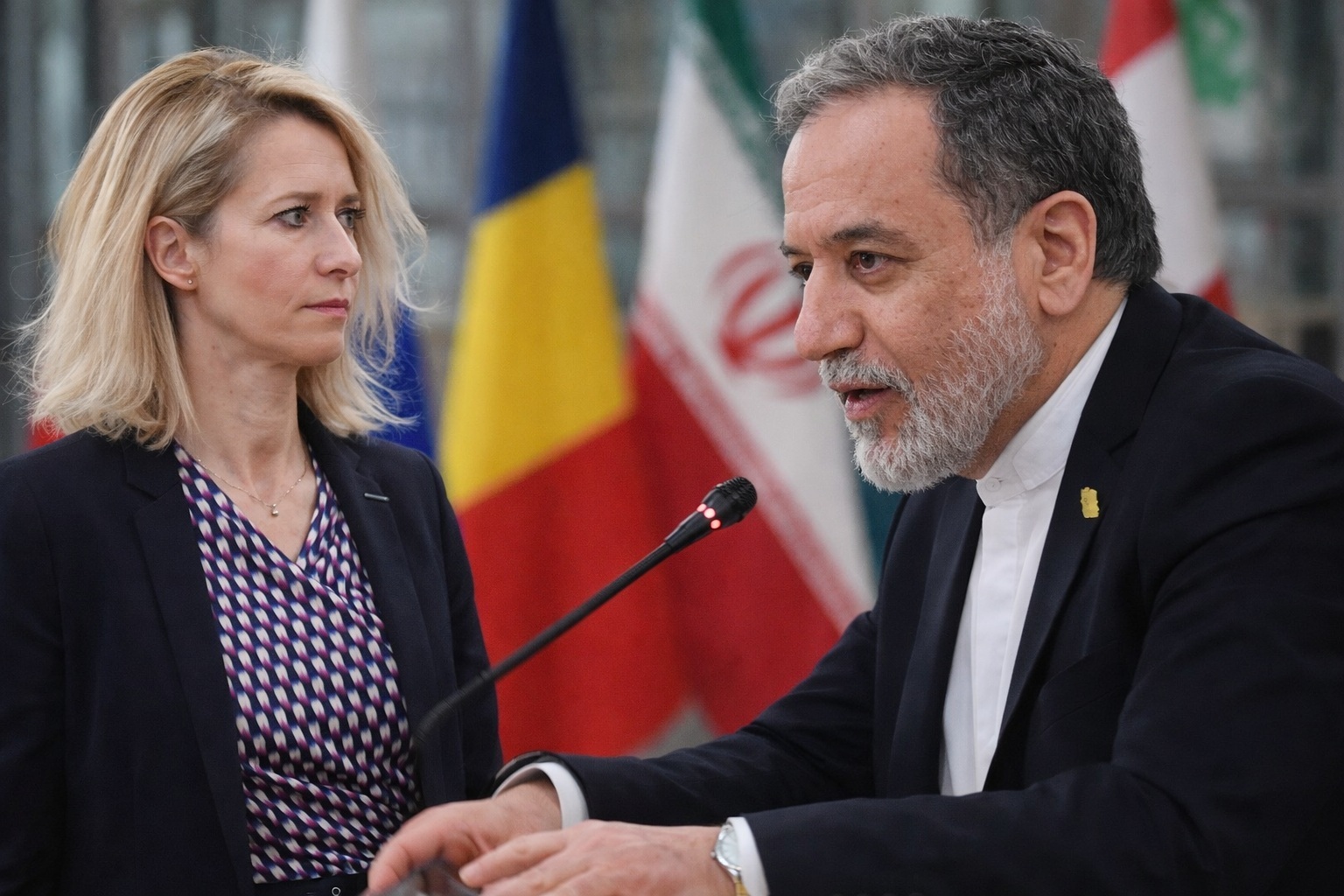 Διπλωματικός πυρετός: Τηλεφωνική επικοινωνία Κάλας–Αραγτσί &#8211; Νέες απειλές του Ιράν για πλήγματα σε ενεργειακές υποδομές