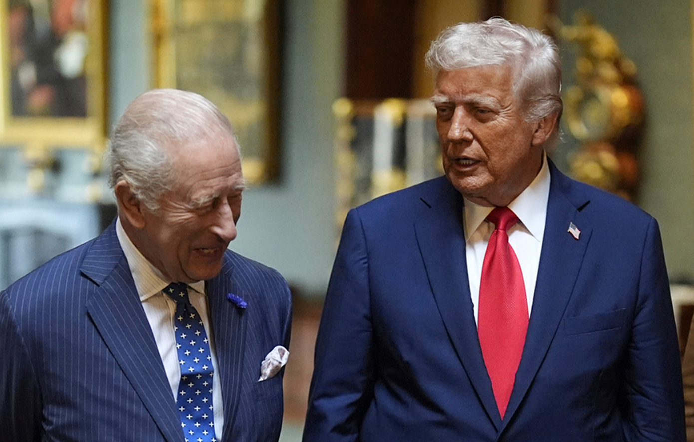 «Εμφύλιος» στη Βρετανία για το εάν πρέπει να επισκεφθεί ο Βασιλιάς Κάρολος τις ΗΠΑ &#8211; «Τρέμουν» το στόμα του Ντόναλντ Τραμπ
