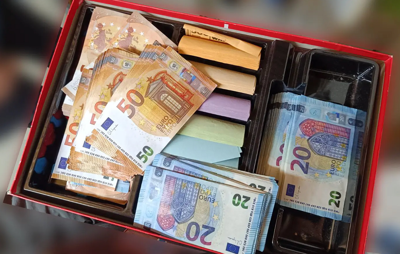 Πώς εντοπίστηκε ο 16χρονος παραχαράκτης στην Κατερίνη &#8211; Ανέβαζε βίντεο στα social media κάνοντας αναλήψεις με κάρτες-κλώνους