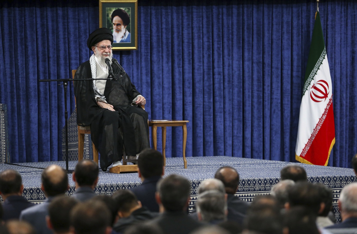 Αλί Χαμενεΐ ηγήθηκε του Ιράν με απόλυτη αυτοπεποίθηση, αλλά τελικά έπεσε νεκρός από τον «μικρό» και τον «μεγάλο Σατανά»