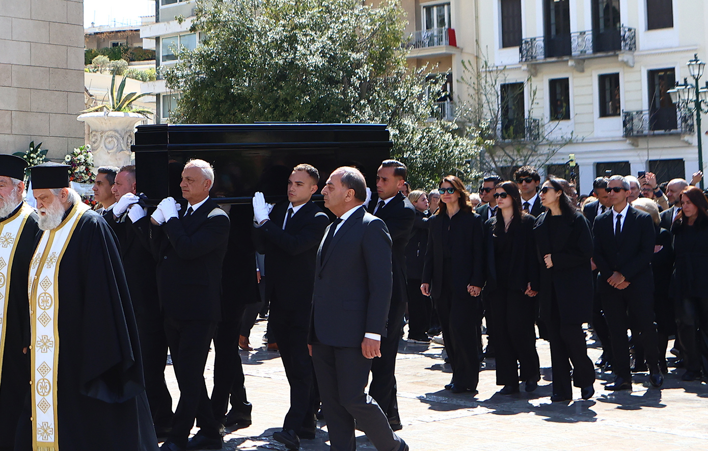 Μαρινέλλα: Ολοκληρώθηκε το λαϊκό προσκύνημα &#8211; Πλήθος κόσμου και βουβός πόνος στη Μητρόπολη