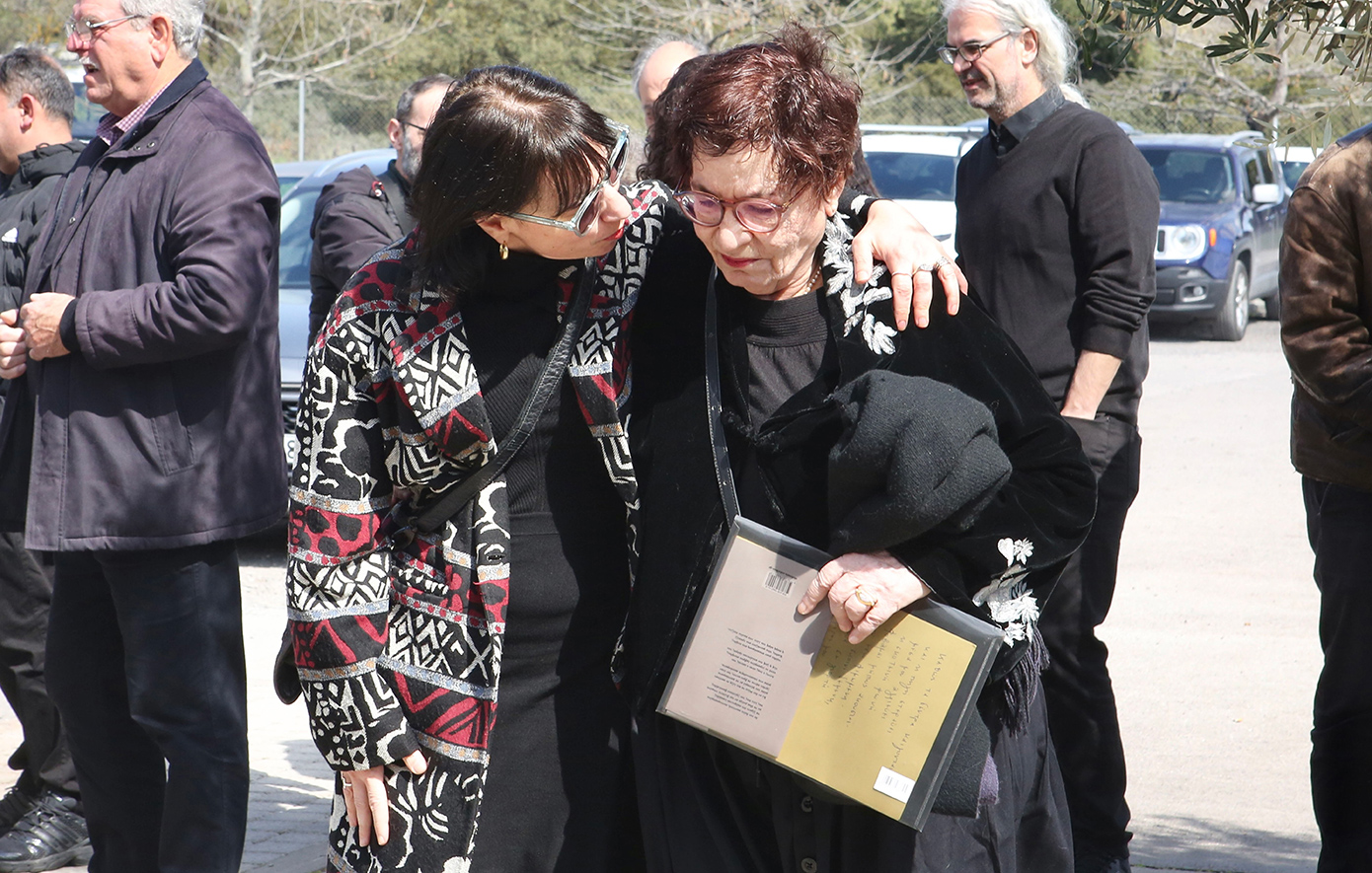 Χρήστος Βαλαβανίδης: Το τελευταίο αντίο στον ηθοποιό &#8211; Συντετριμμένη η σύζυγός του, Ασπασία Κράλλη