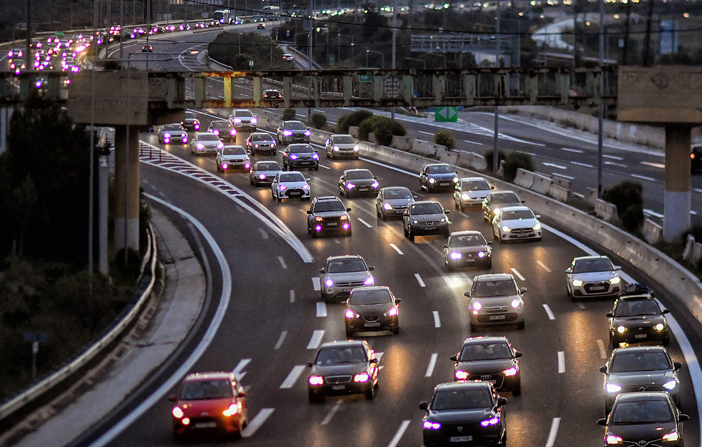Τροχαίο στην Εθνική Οδό Αθηνών &#8211; Λαμίας: Φορτηγό ανατράπηκε στα Οινόφυτα στο ρεύμα προς Αθήνα &#8211; Μεγάλες ουρές