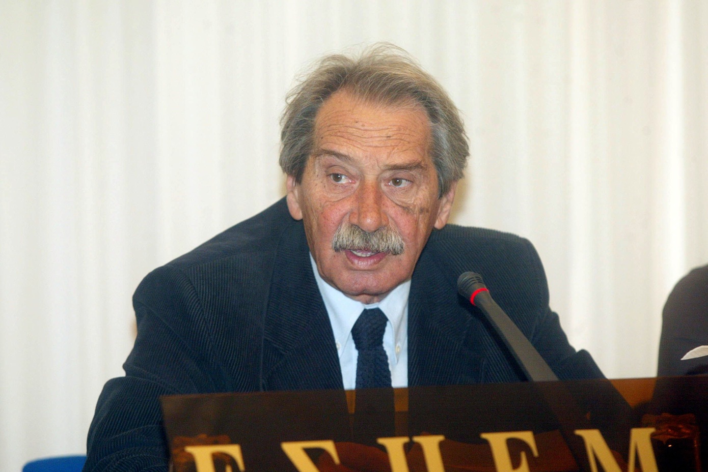 Πέθανε ο δημοσιογράφος Αντώνης Κούρτης σε ηλικία 92 ετών &#8211; Είχε διατελέσει κυβερνητικός εκπρόσωπος επί Ανδρέα Παπανδρέου