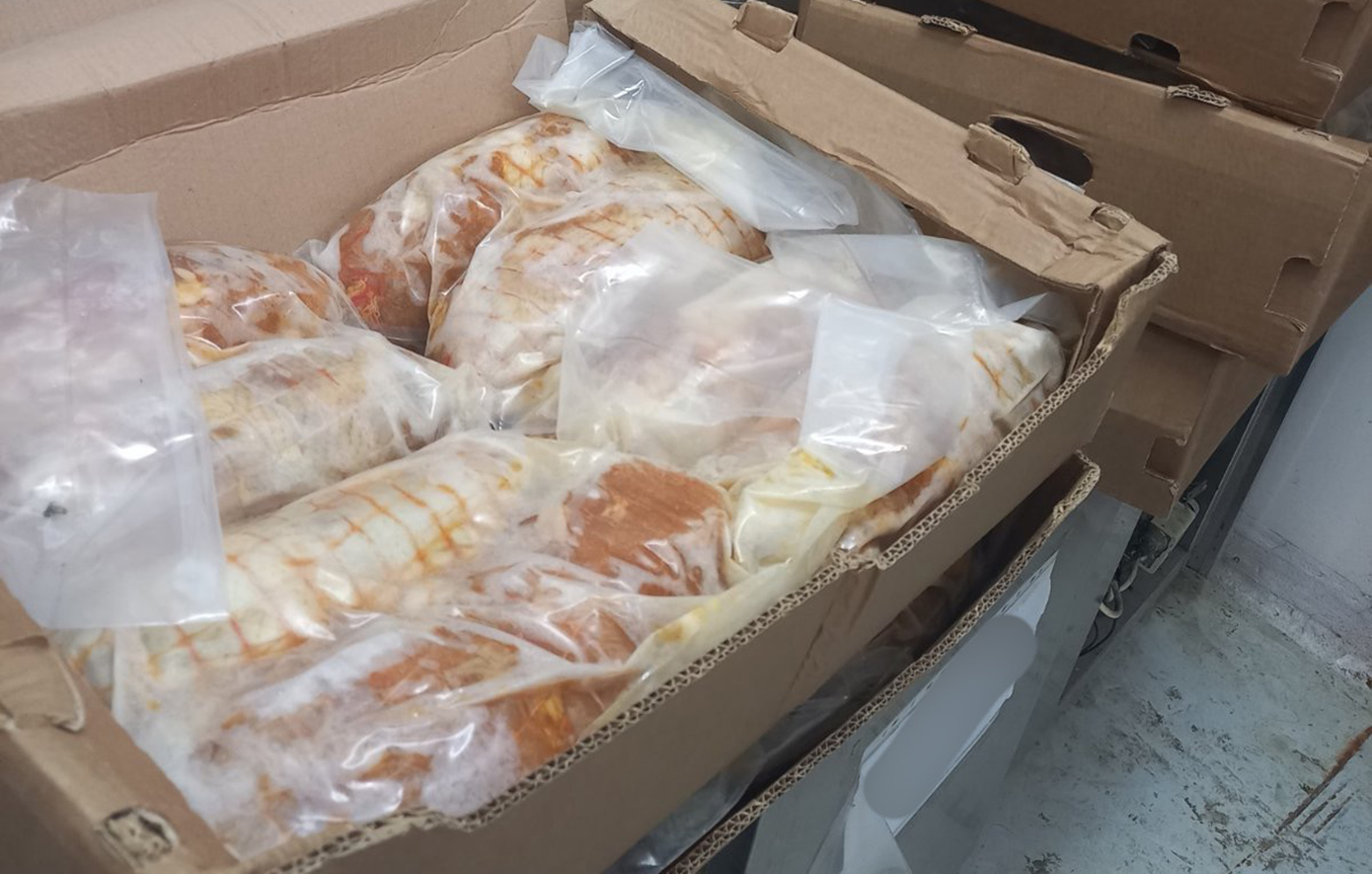 Κατασχέθηκαν 3,5 τόνοι ακατάλληλων κρεάτων στον Πειραιά: Μηδενική ανοχή σε κυκλώματα που παίζουν με τη δημόσια υγεία, λέει ο Χαρδαλιάς