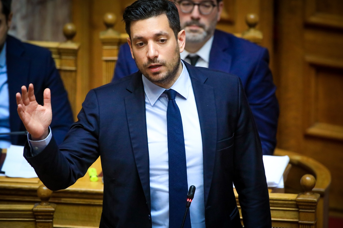 Εγκρίθηκε από τη Βουλή το νομοσχέδιο για τις Μεταφορές – «Πέρασαν» και οι διατάξεις για τα ταξί