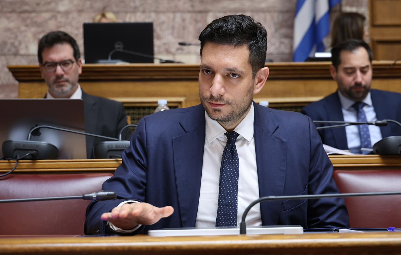 Κίτρινος «εμφύλιος» στην επιτροπή Παραγωγής και Εμπορίου, με τον πρόεδρο του ΣΑΤΑ να αφήνει υπαινιγμούς για την ηγεσία της Πανελλήνιας Ομοσπονδίας Ταξί