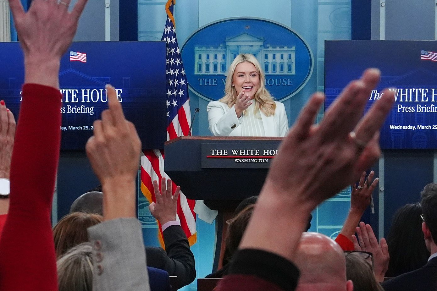 Λευκός Οίκος: Ο Τραμπ επιθυμεί την ειρήνη αλλά αν το Ιράν δεν αποδεχτεί την ήττα του θα εξαπολύσει την κόλαση &#8211; Συνεχίζονται οι διαπραγματεύσεις ΗΠΑ &#8211; Ιράν