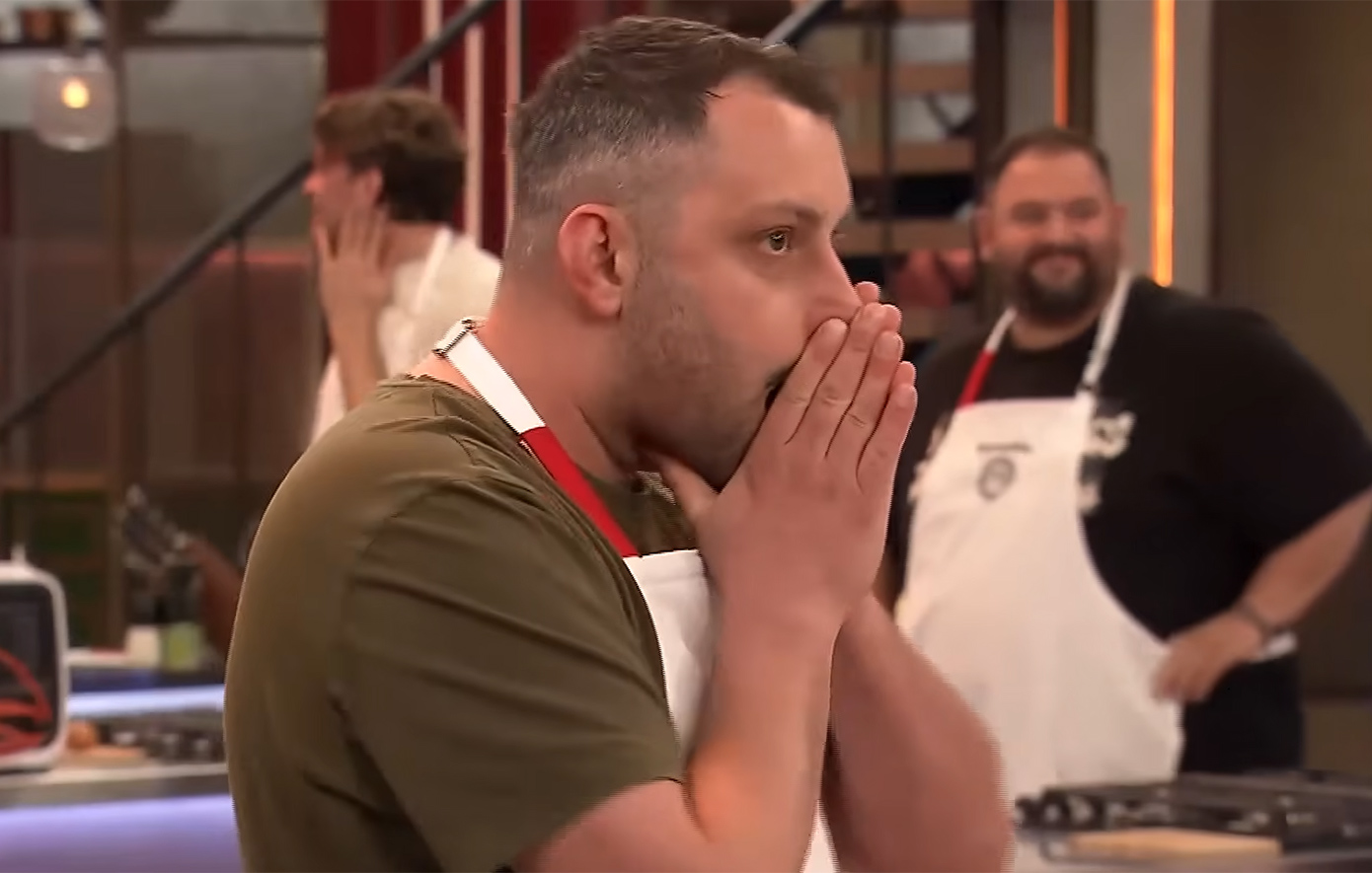 MasterChef: Παίκτης «μπούκαρε» στο πλατό και έσπασε την τζαμαρία &#8211; Δείτε το βίντεο