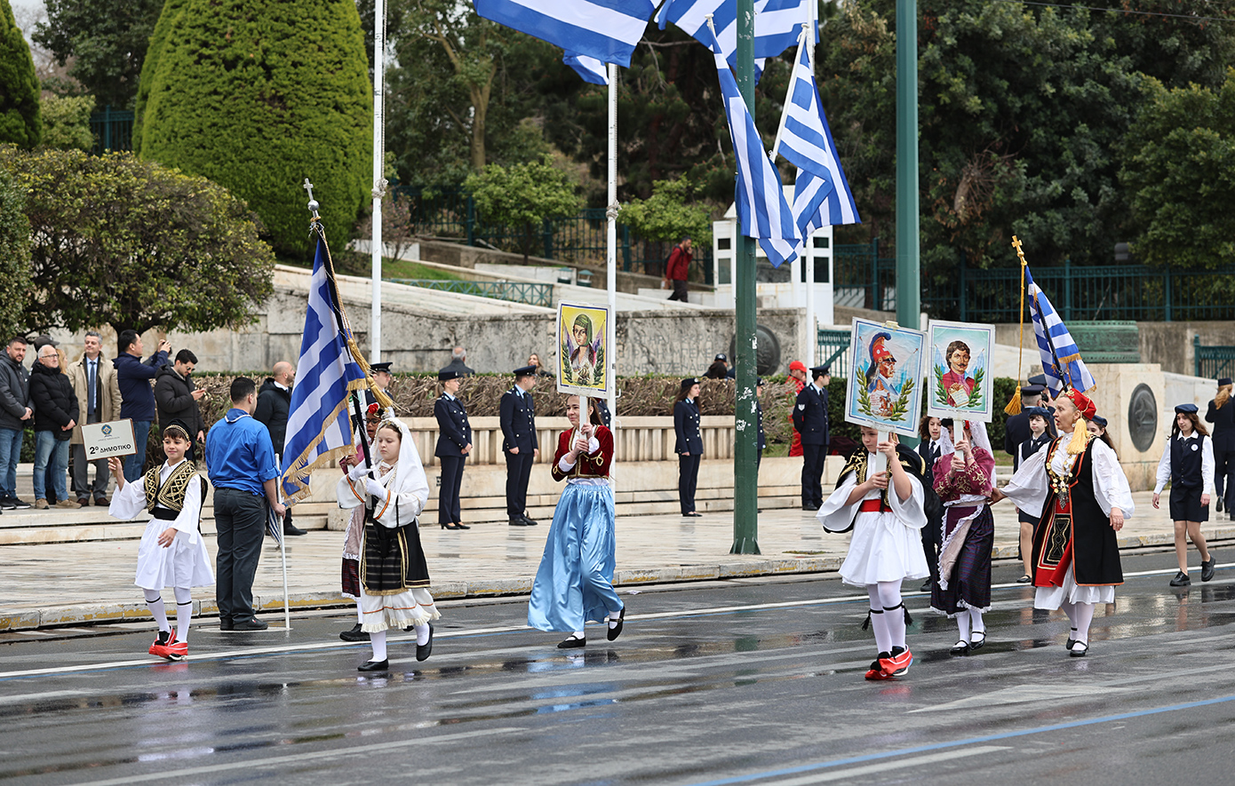 Καιρός 25ης Μαρτίου: Με βροχές, χιόνοπτώσεις, ισχυρούς βοριάδες και χαμηλές θερμοκρασίες οι εορτασμοί