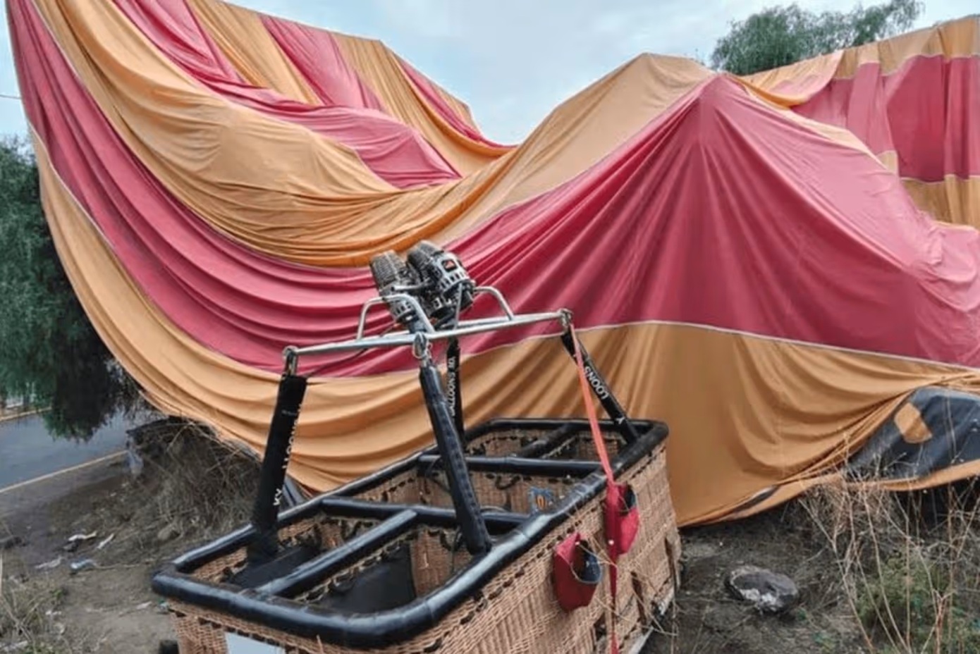 Αερόστατο χτύπησε σε ηλεκτροφόρα καλώδια και έπεσε σε γήπεδο στο Μεξικό &#8211; Δύο Βρετανοί τραυματίες