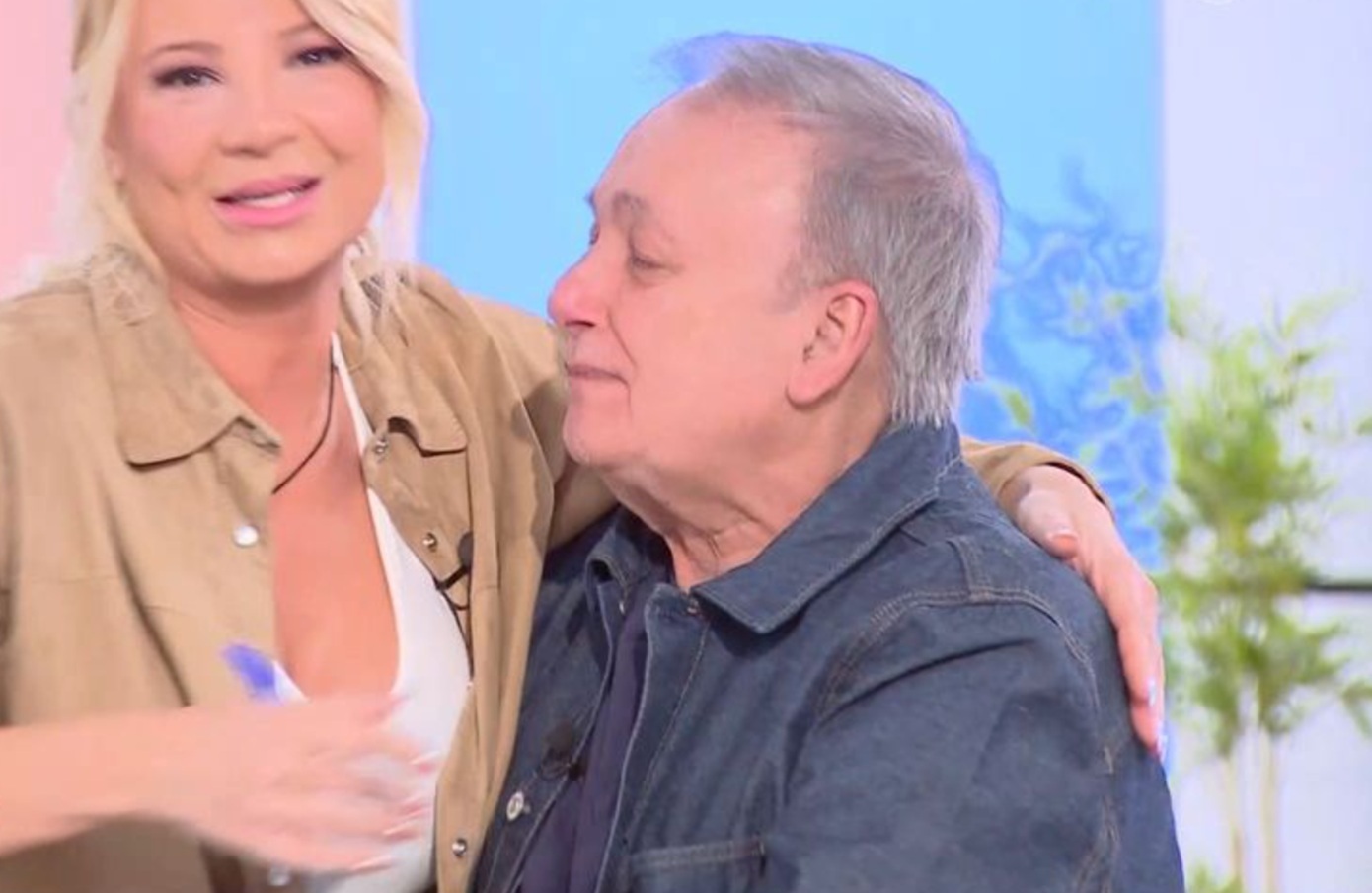 Ξέσπασε σε κλάματα ο Ανδρέας Μικρούτσικος στον αέρα της εκπομπής &#8211; Η συγκίνηση για τον αδερφό του