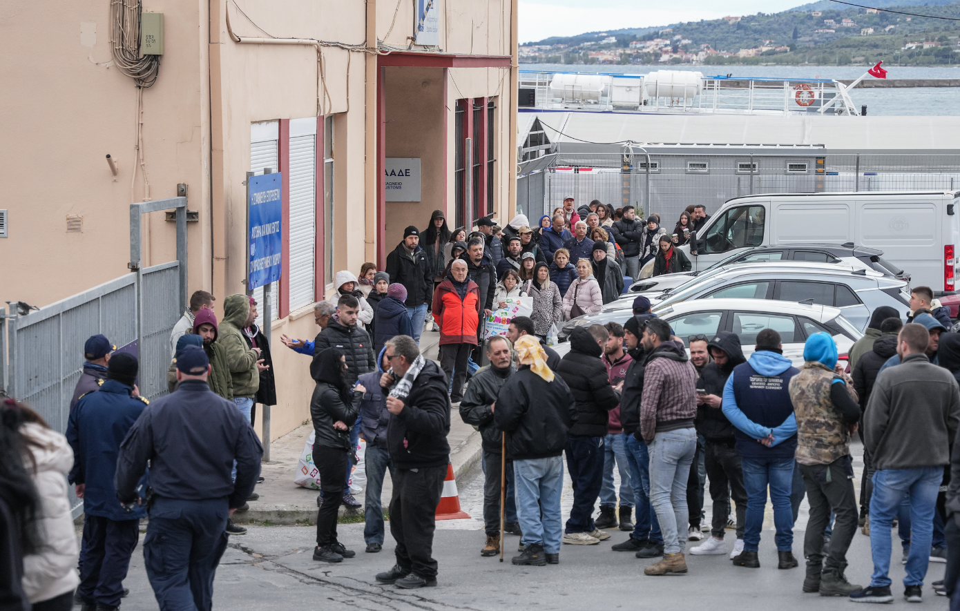Μυτιλήνη &#8211; κινητοποιήσεις κτηνοτρόφων: Το Νήσος Σάμος απέπλευσε χωρίς οχήματα λόγω του αποκλεισμού στο λιμάνι