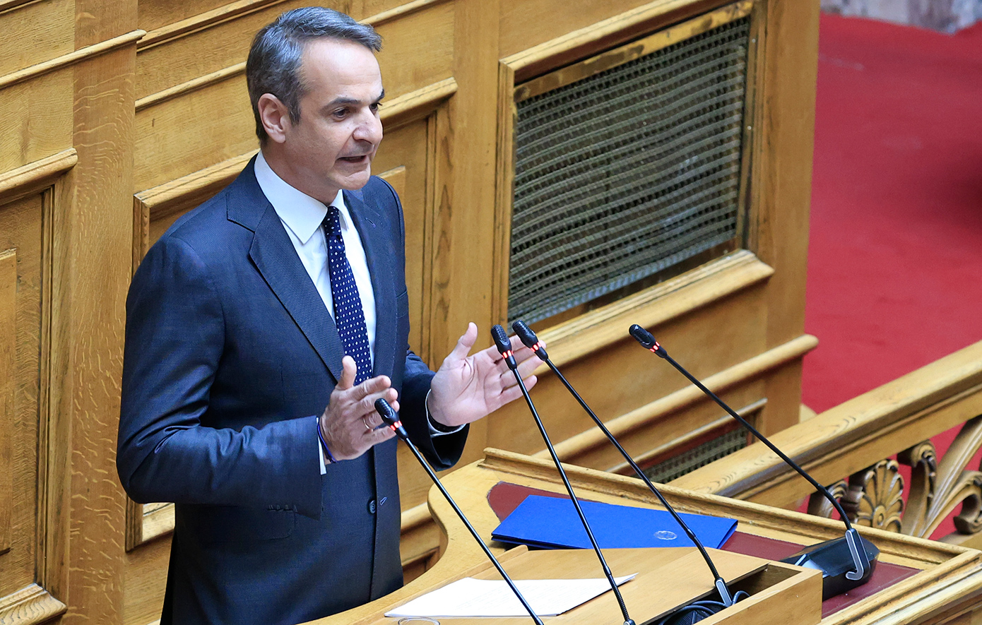 Πυρετώδεις προετοιμασίες για την κοινοβουλευτική μάχη της Πέμπτης – Προ των ευθυνών του θα θέσει το ΠΑΣΟΚ ο Κυριάκος Μητσοτάκης