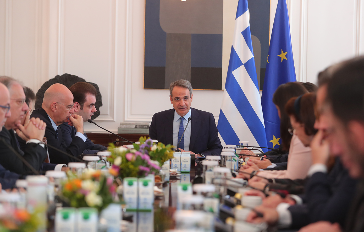 «Φρένο» στα σενάρια για πρόωρες εκλογές βάζει το Μαξίμου &#8211; Γιατί παρά τις εισηγήσεις λέει «όχι» ο πρωθυπουργός